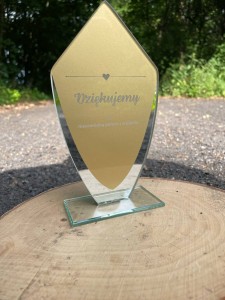 Statuetka szklana złota 18.5 cm 