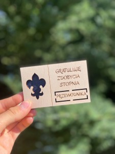 Kartka drewniana - Gratuluję przewodnika