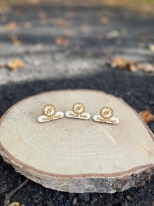 Przypinka drewniana Pieszy Rajd pins, znaczek 