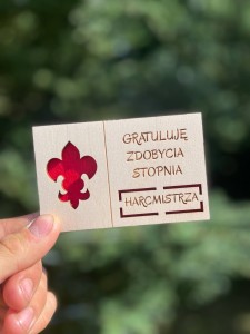 Kartka drewniana - Gratuluję harcmistrza