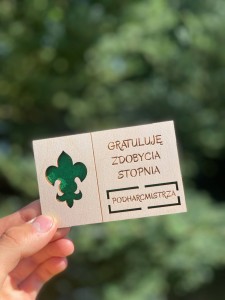 Kartka drewniana - Gratuluję podharcmistrza