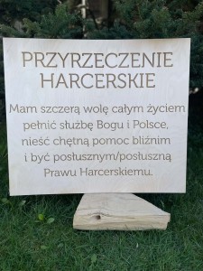 Przeczenie harcerskie 70x60 cm wersja "pełnić służbę Bogu"